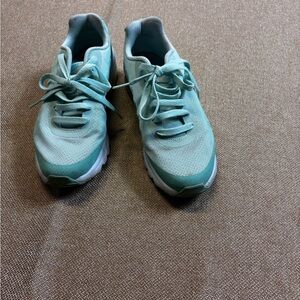 Nike Air Max Invigor Print GS Girls Aqua Green White Size 5Y Shoes